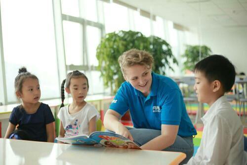 在成都環(huán)球中心的RMS國際英語青少兒英語一對一外教課,請問外教是哪來招的?