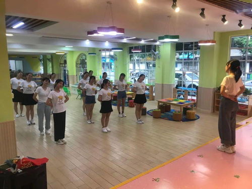 紅歌唱響中國夢,濃情點亮中秋節(jié) 金蘋果五園教師團建活動