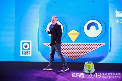 為孩子學(xué)英語犯愁的呂秀才喻恩泰,找到了一個(gè)好辦法